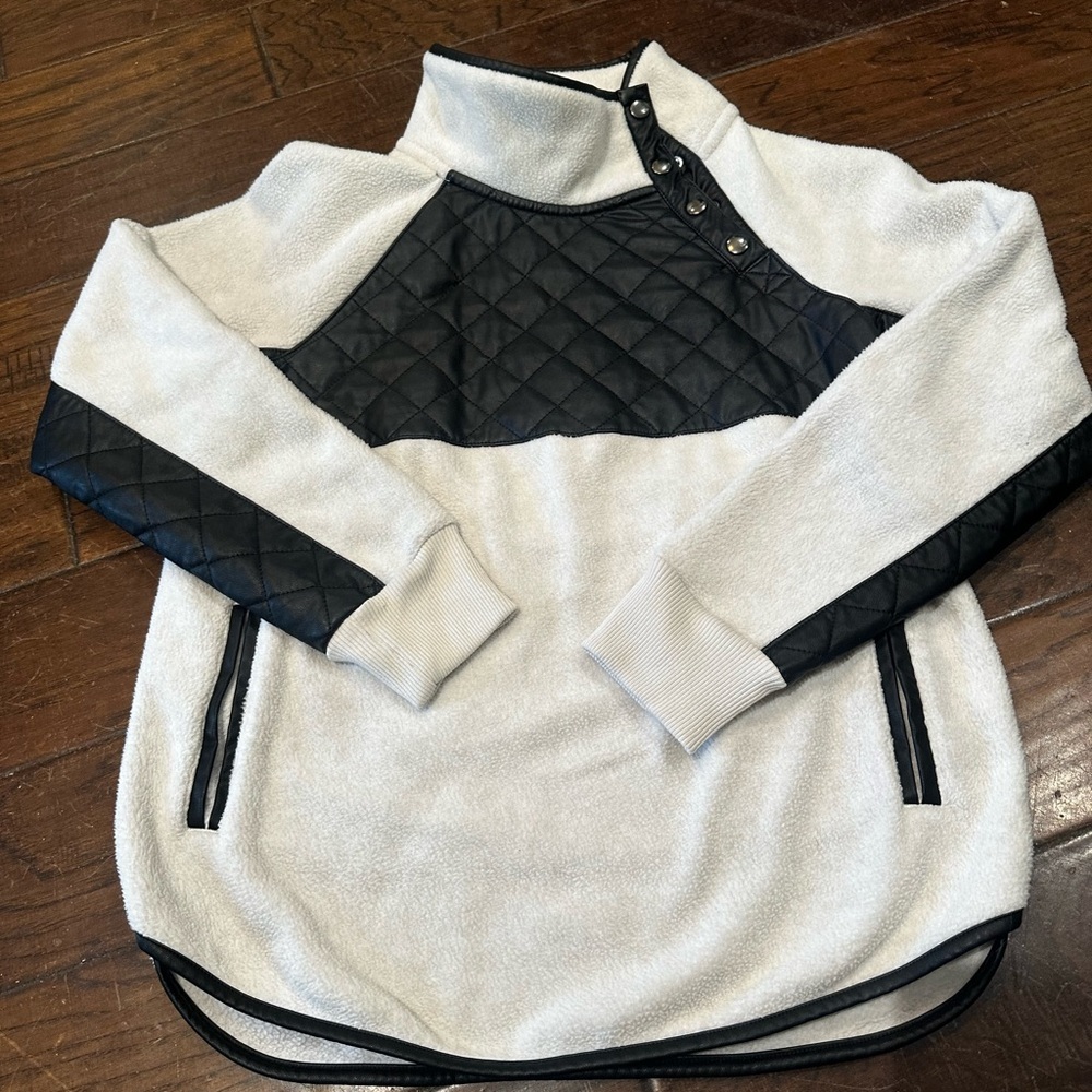Abercrombie & Fitch Black and Cream Snap Pullover - Picture 4 of 5